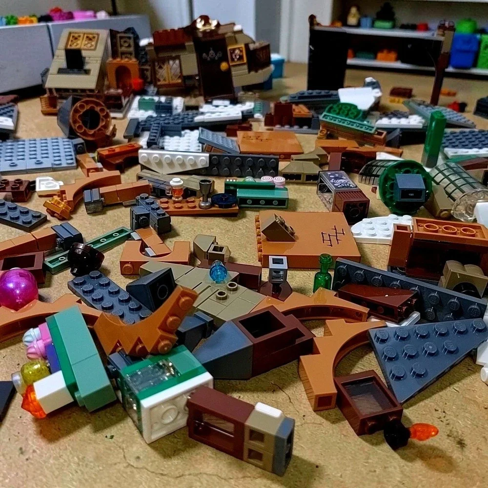 Retired LEGO Harry Potter 76388 Hogsmeade Village Visit - Incomplete - Picture 6 of 10